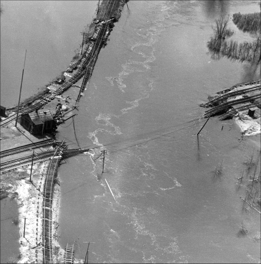 From Tribune files: Photos from the Great Flood of 1965